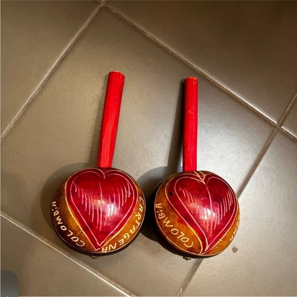 VINTAGE Maracas artisan wood from Cartagena Columbia collectible costume red EUC - Picture 7 of 8